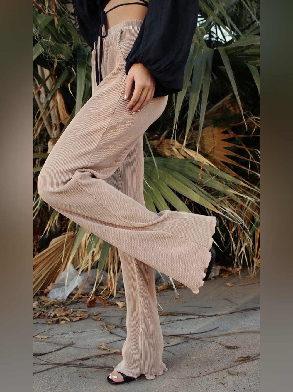 Gilli Woman’s Beige Ribbed Flared Leggings